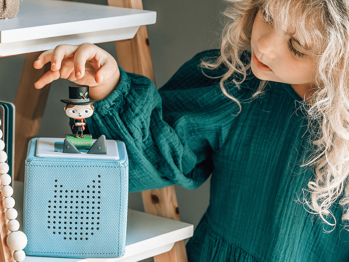 Favorite Classics: A Christmas Carol & Tales Tonie - Image 6